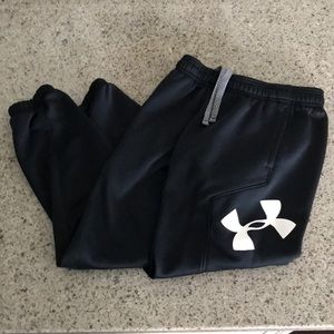 Youth Under Armour jogging pants. Sz YMD.
